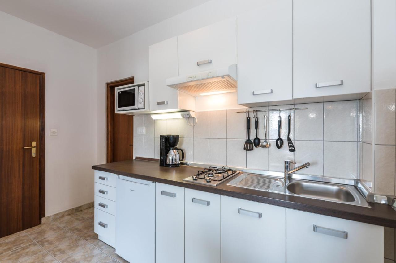 Apartments Mikanovic Crikvenica Luaran gambar