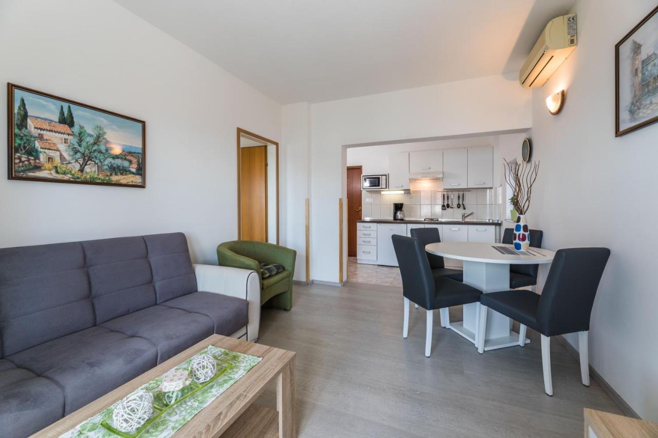 Apartments Mikanovic Crikvenica Luaran gambar