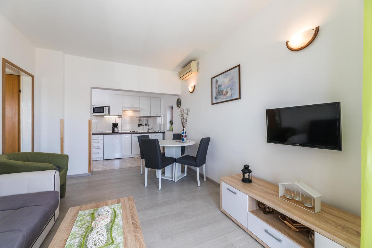 Apartments Mikanovic Crikvenica Luaran gambar