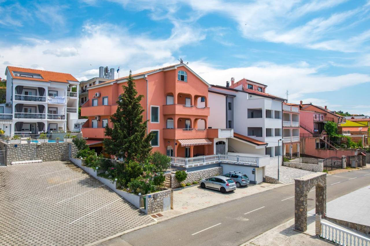 Apartments Mikanovic Crikvenica Luaran gambar