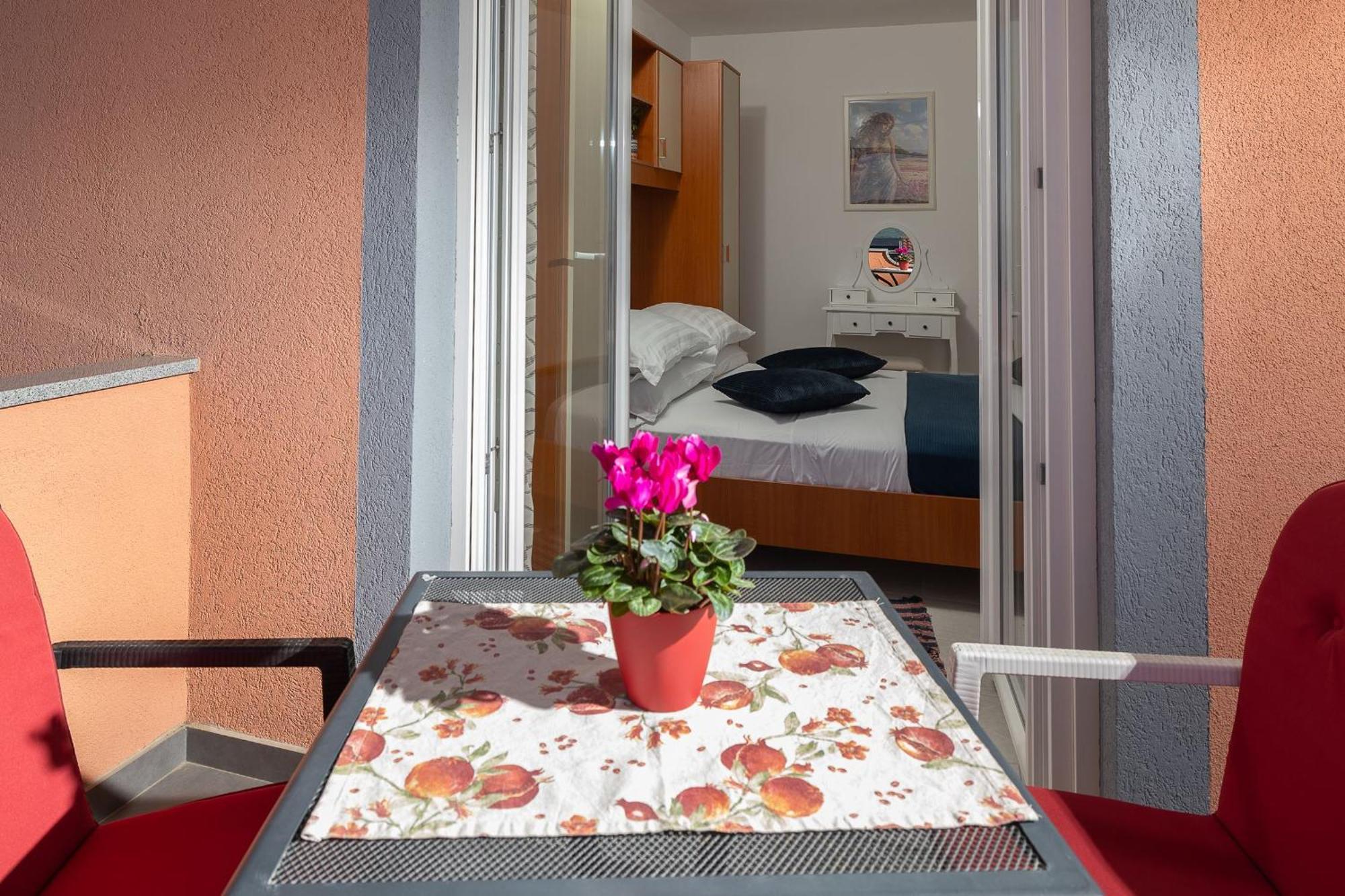 Apartments Mikanovic Crikvenica Luaran gambar