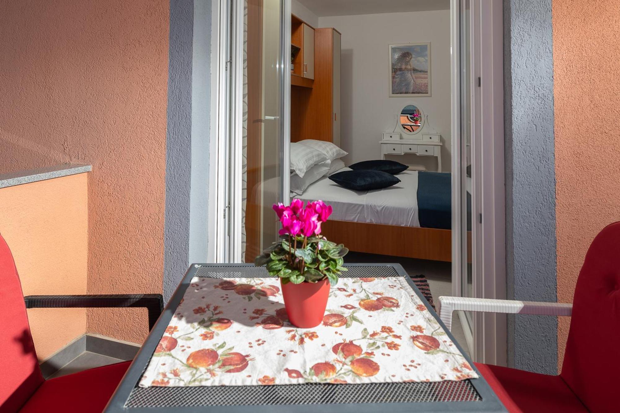 Apartments Mikanovic Crikvenica Luaran gambar